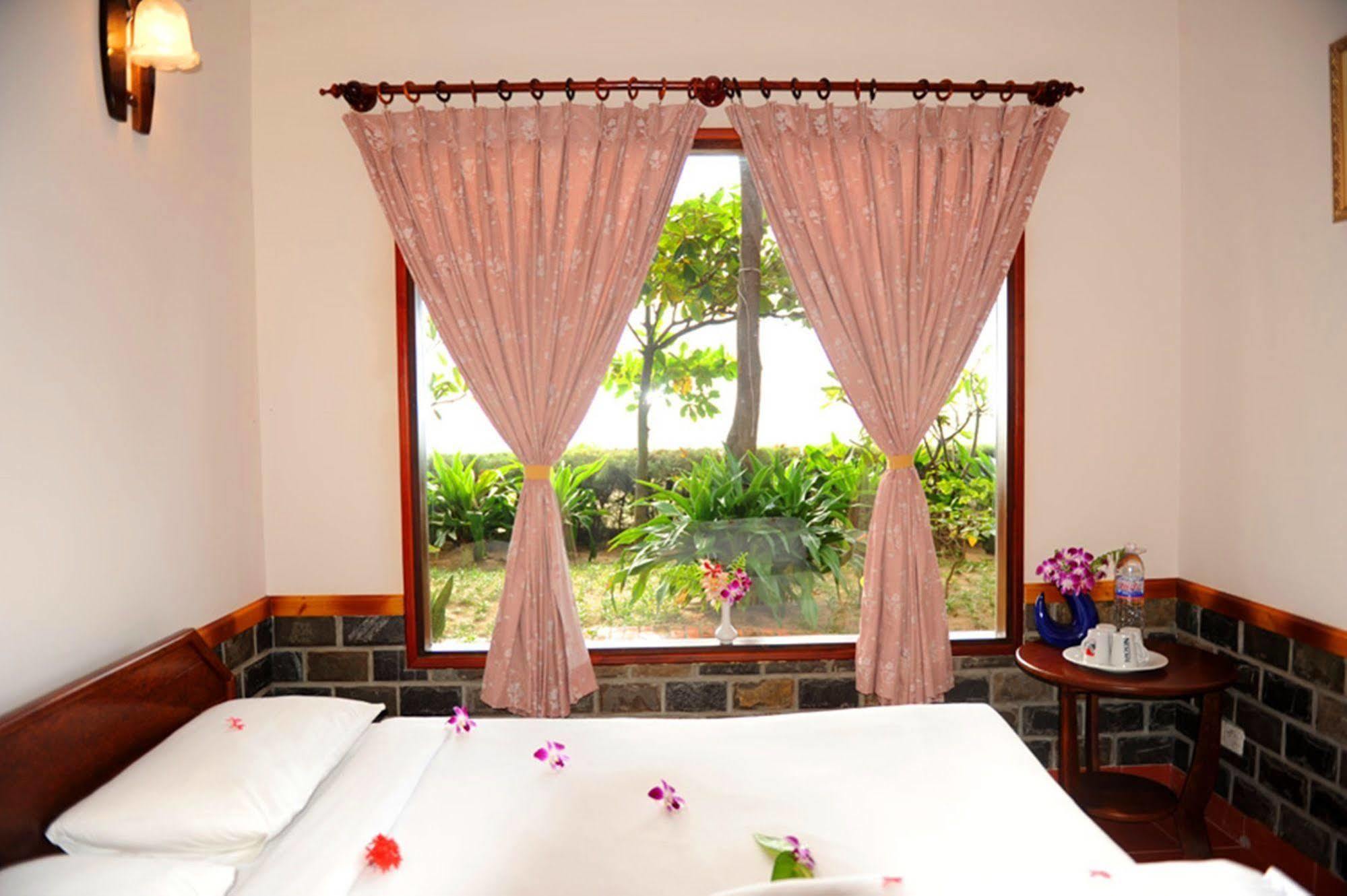 Vinh Suong Seaside Hotel And Resort Phan Thiet Exterior photo